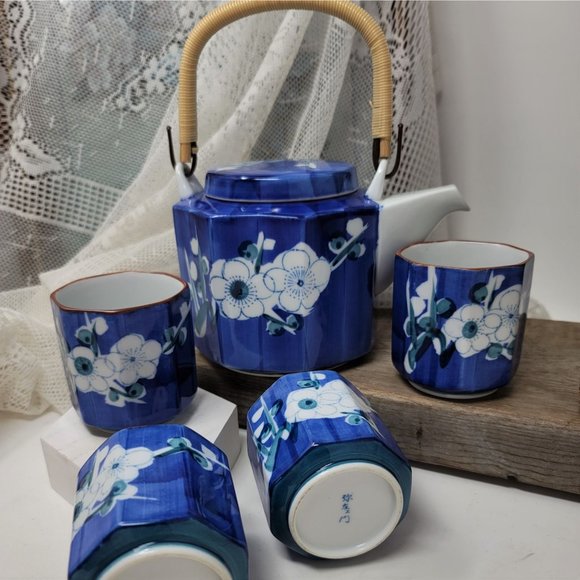 Japanese White Blue Floral Hand Painted Tea Pot & 4 Cup Set Made in Japan Vintag - Picture 8 of 10